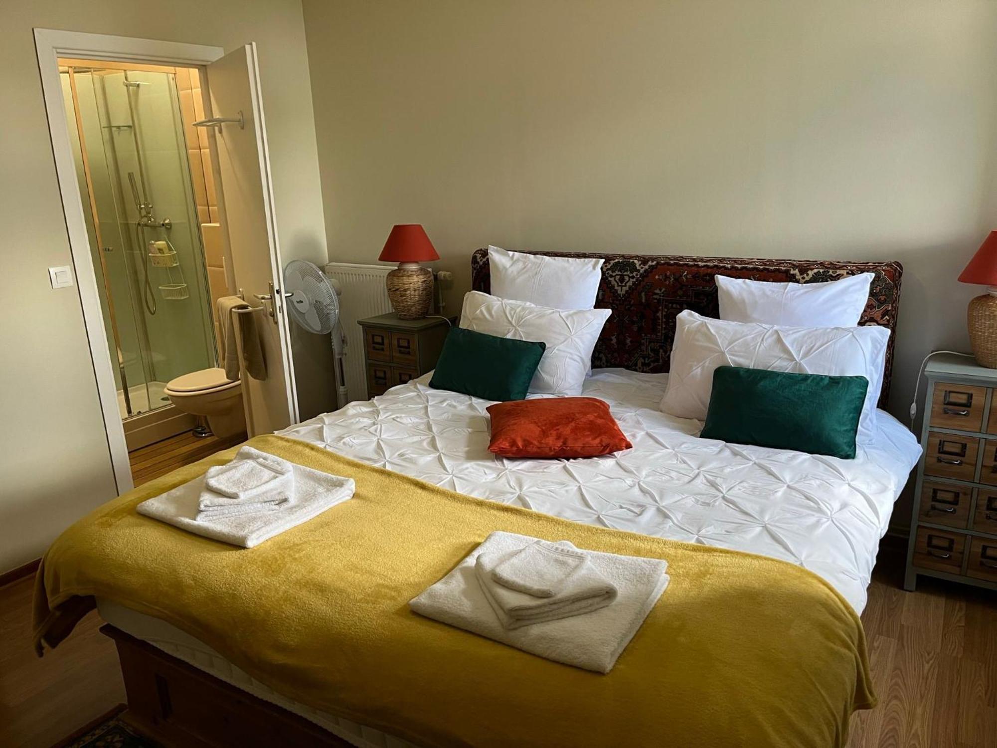 La Fiere Bridge Guest House Amfreville  Экстерьер фото