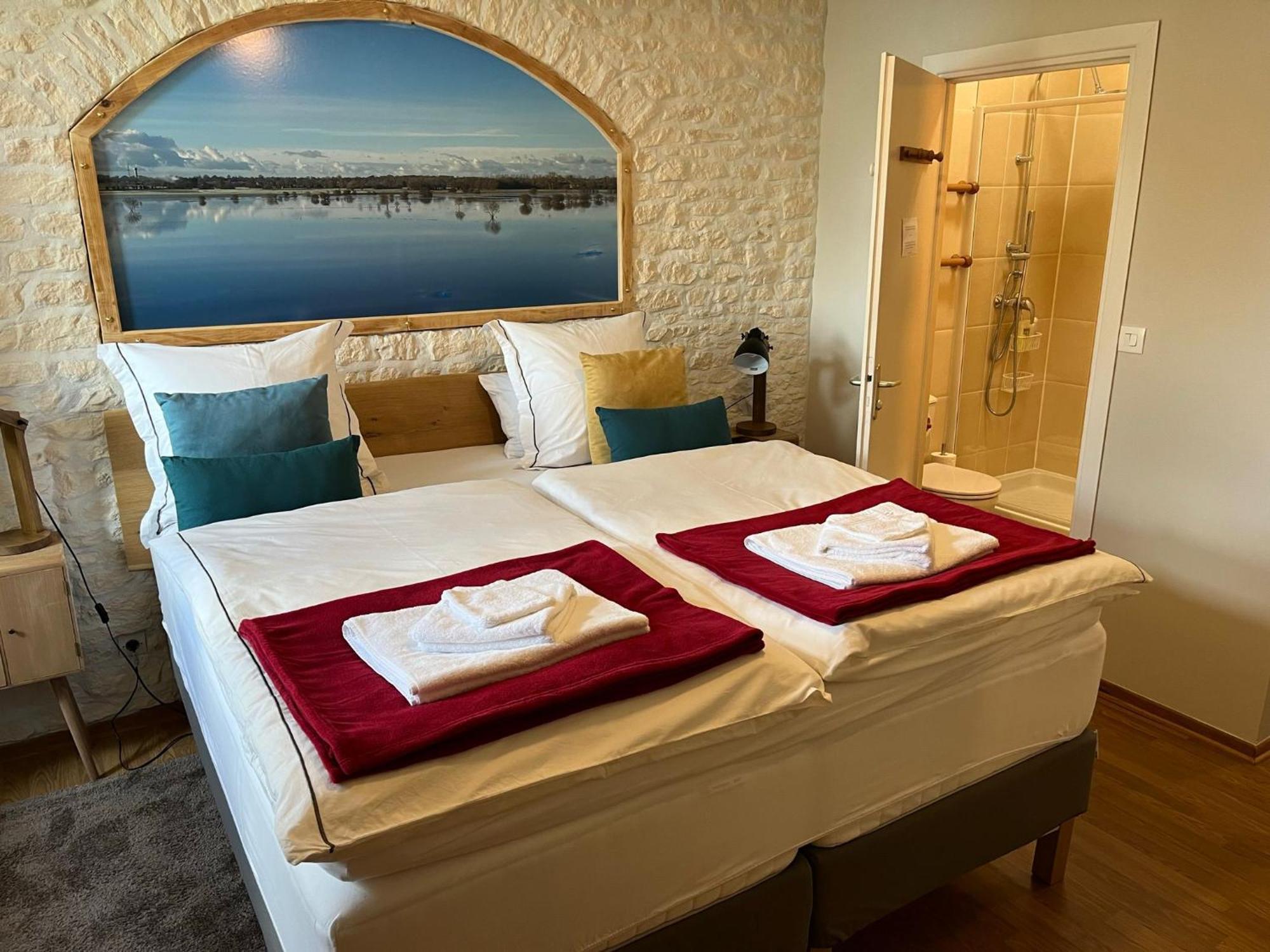 La Fiere Bridge Guest House Amfreville  Экстерьер фото